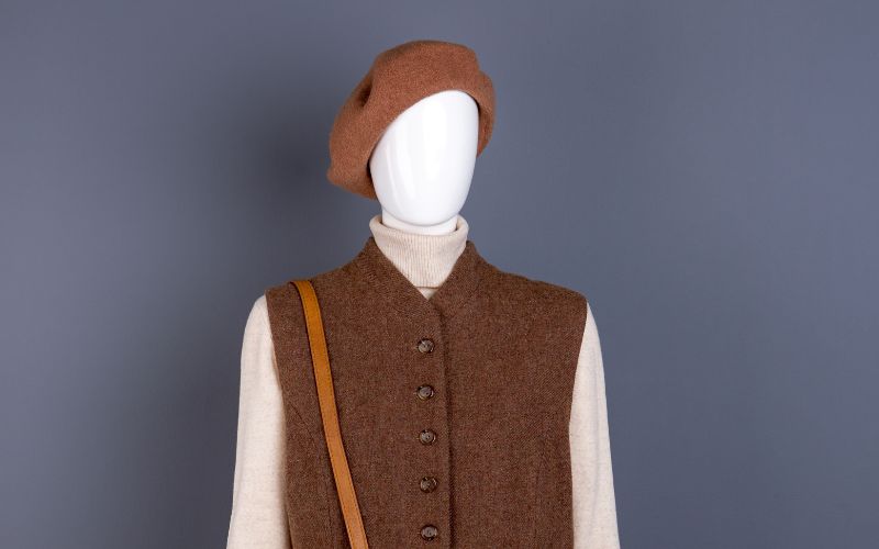 Mũ Beret là một trong những món phụ kiện không thể thiếu trong phong cách retro nữ