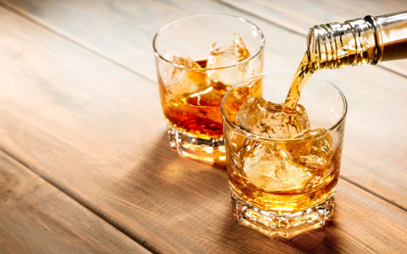 Whisky Tumbler: lựa chọn phổ biến cho whisky đá và cocktail