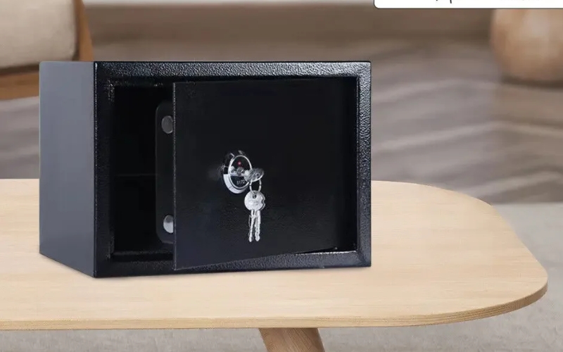 Két sắt khóa cơ truyền thống